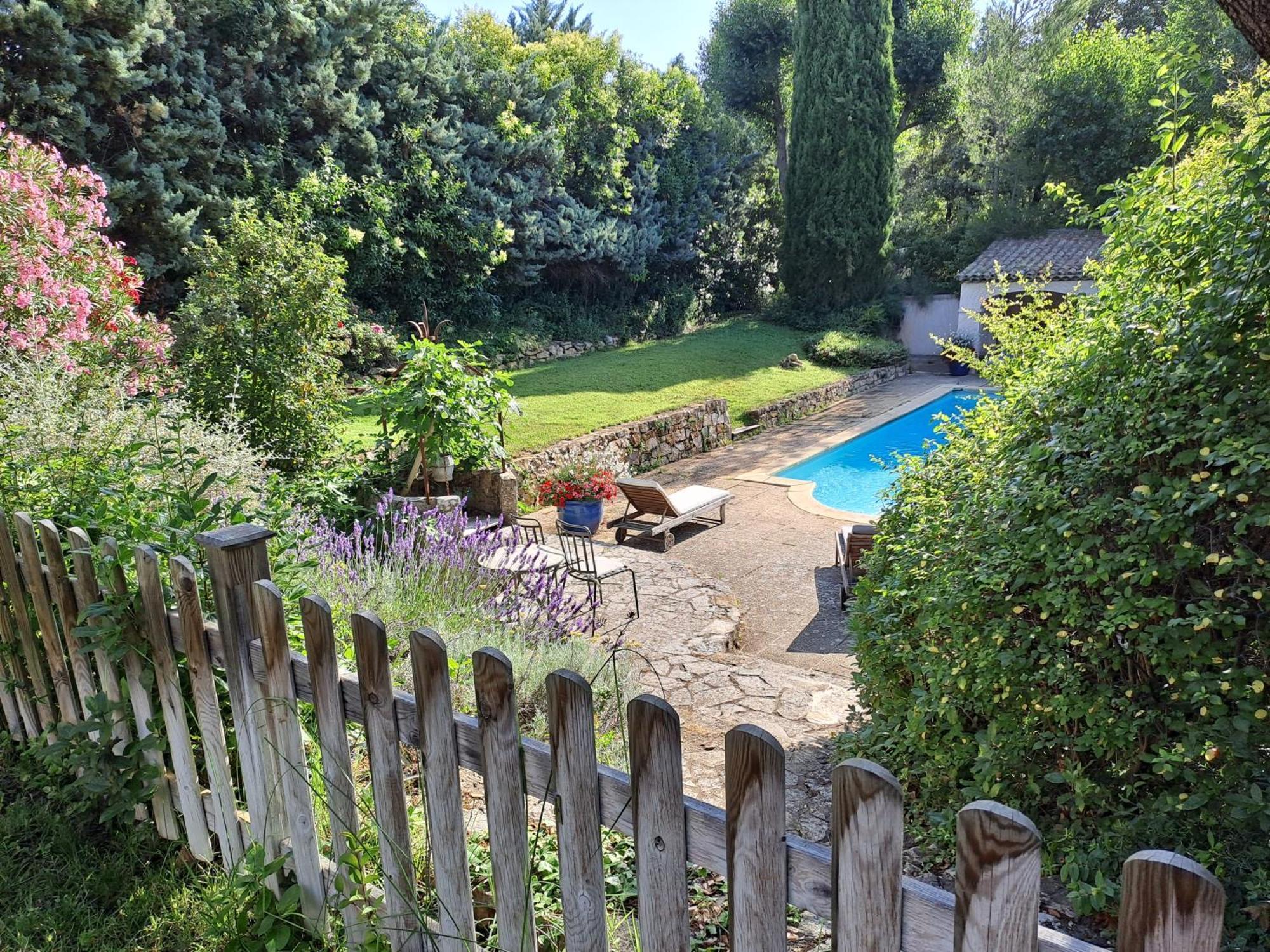 La Ferme Bed & Breakfast Saint-Marc-Jaumegarde Exterior photo