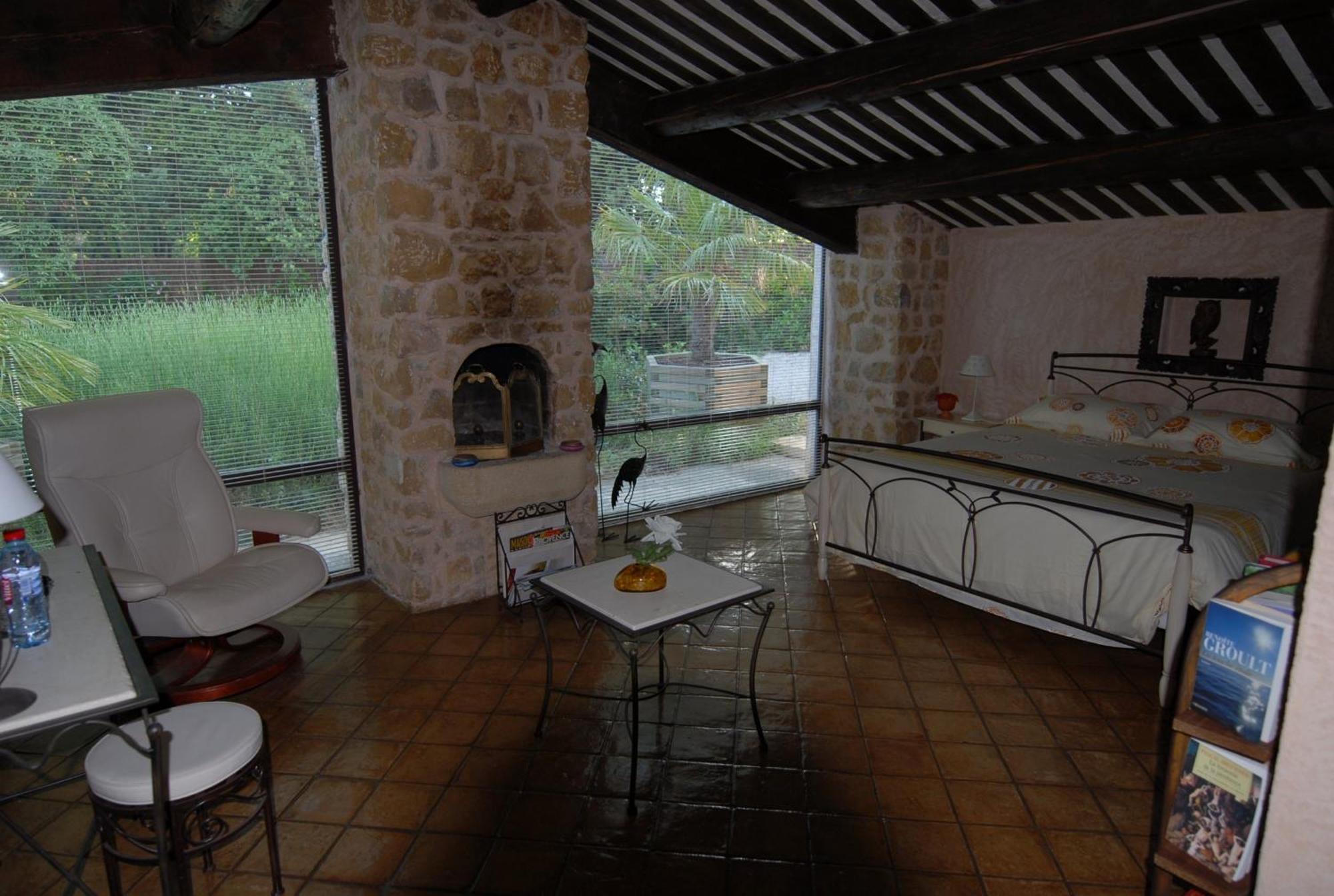 La Ferme Bed & Breakfast Saint-Marc-Jaumegarde Exterior photo